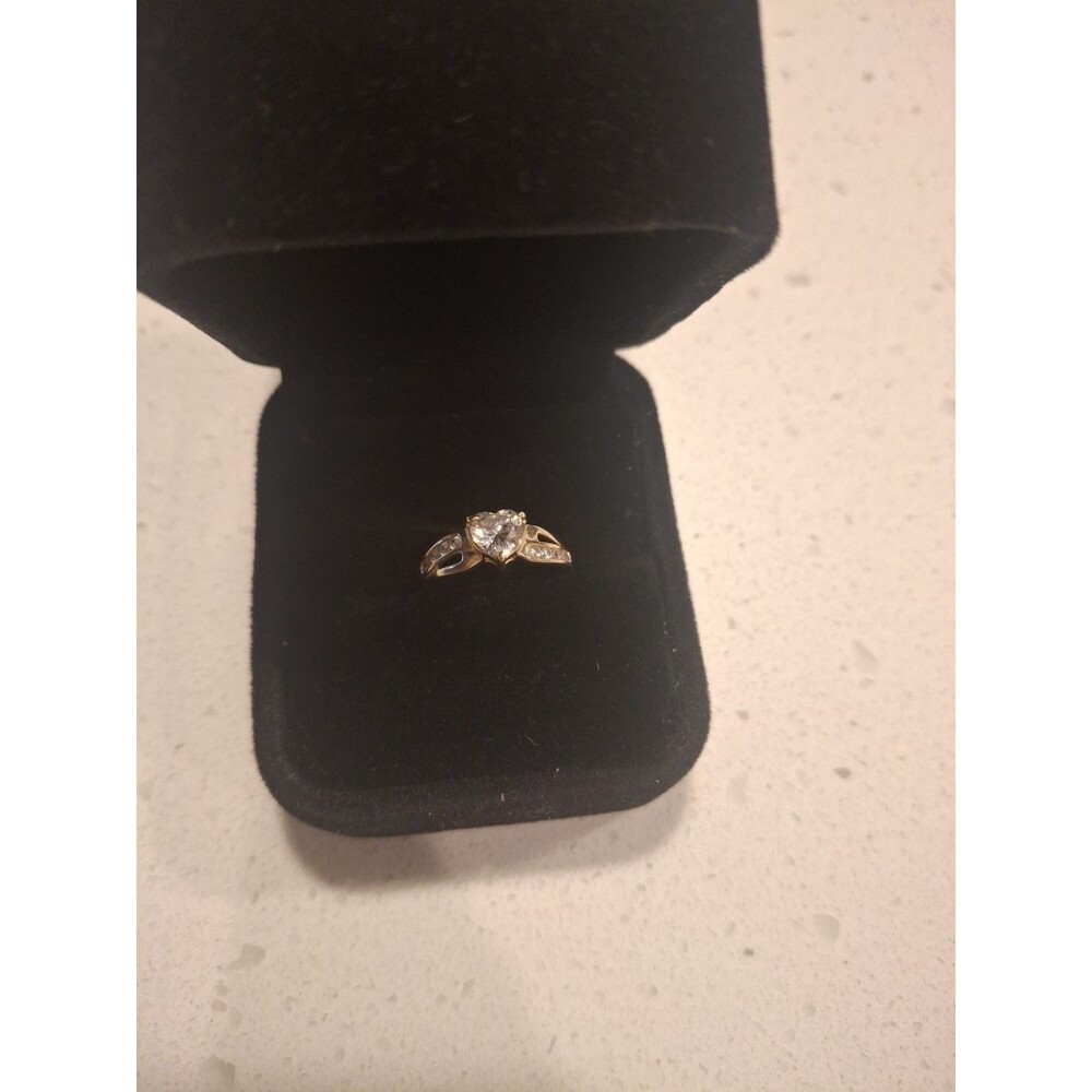 CUTE Solid 10K Yellow Gold White CZ HEART Shaped Engagement Ring 1.6gr. Size 7